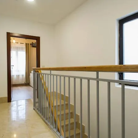 Rent Latina 5 Iz Salamanca